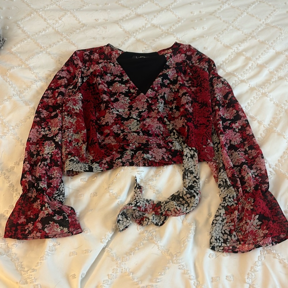 Lulus medium pink/ red/ black floral top